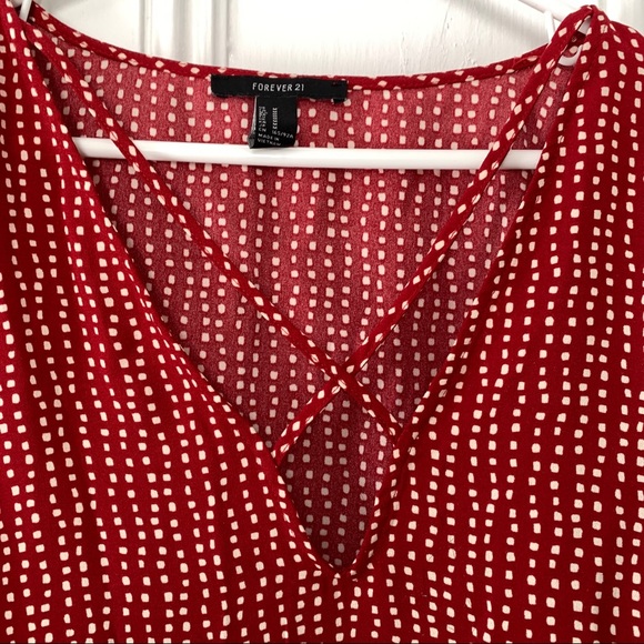 ⭐️ 2 for $15 ⭐ Red Crop Blouse - Forever 21 size M - Picture 2 of 2